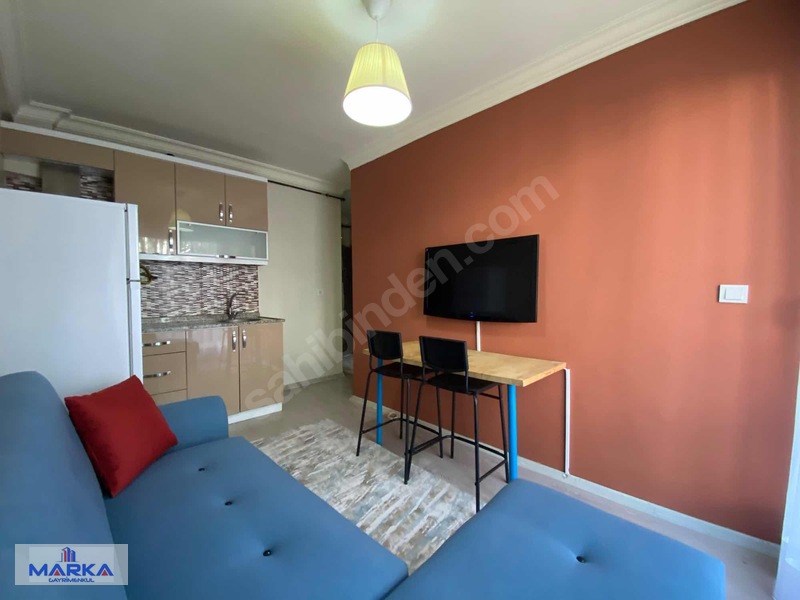 Marka'dan Metin Göktepe Caddesinde Balkonlu Arakat Kiralık Daire — fotoğraf 2