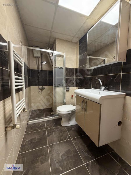 Marka'dan Metin Göktepe Caddesinde Balkonlu Arakat Kiralık Daire — fotoğraf 25