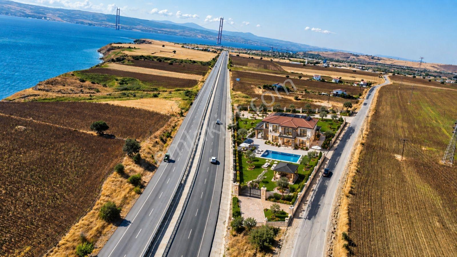 2 Yola Cepheli Deniz Ve Köprü Manzaralı İmarlı Araç Takaslı