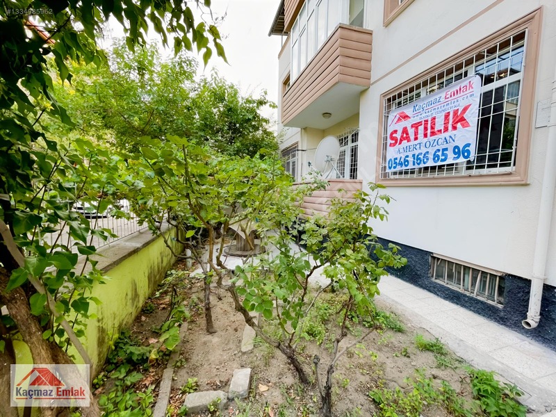 Kaçmaz Emlak'tan Bahçelievler De 3 Katlı Müstakil Ev Ve Arsası — fotoğraf 4