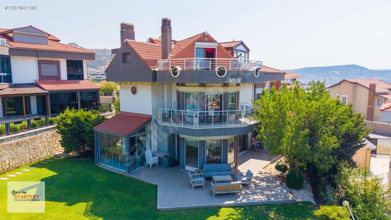 Güzelbahçede Deniz Ve Doğayla İç İçe, Prestijli Kiralık Villa