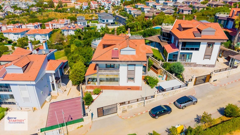 Güzelbahçede Deniz Ve Doğayla İç İçe, Prestijli Kiralık Villa — fotoğraf 2