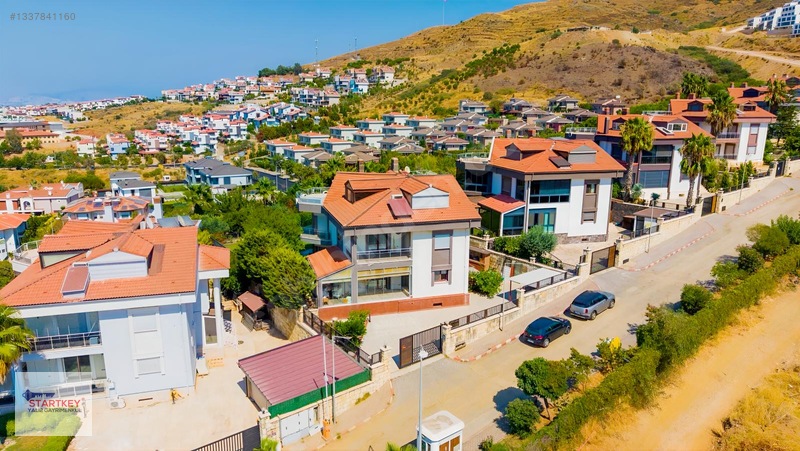 Güzelbahçede Deniz Ve Doğayla İç İçe, Prestijli Kiralık Villa — fotoğraf 3