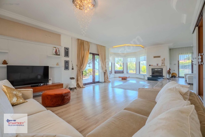 Güzelbahçede Deniz Ve Doğayla İç İçe, Prestijli Kiralık Villa — fotoğraf 8