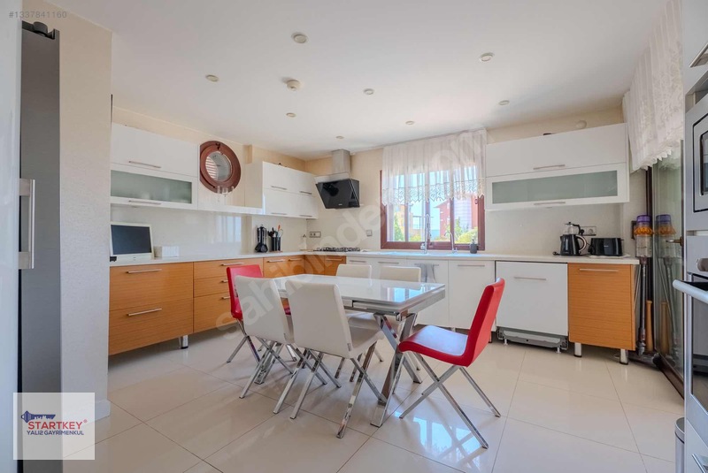 Güzelbahçede Deniz Ve Doğayla İç İçe, Prestijli Kiralık Villa — fotoğraf 11