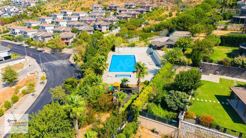 Güzelbahçede Deniz Ve Doğayla İç İçe, Prestijli Kiralık Villa — fotoğraf 32