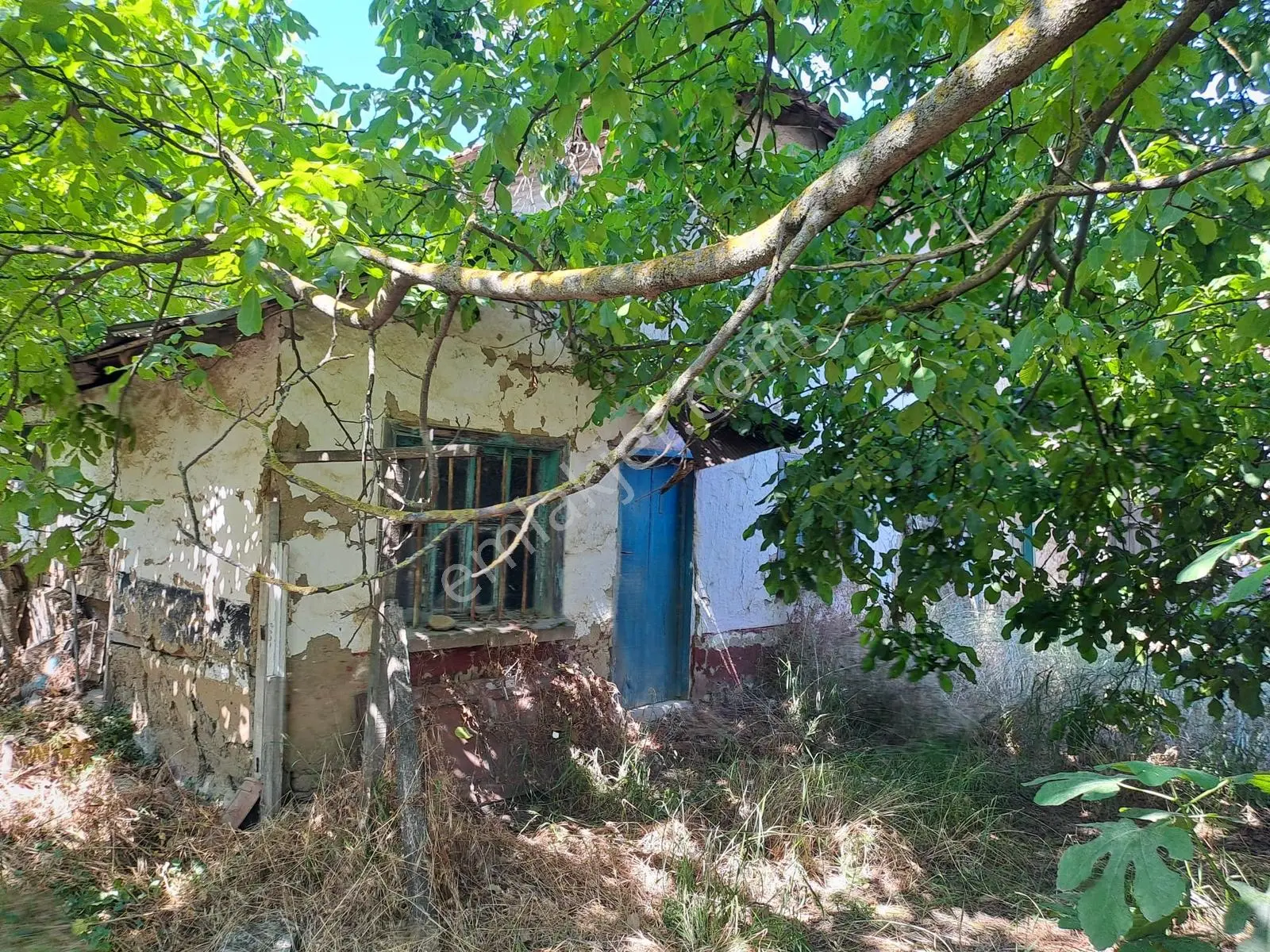 Dereçavuş Mah. Cadde Üzeri Villa İmarlı Arsa