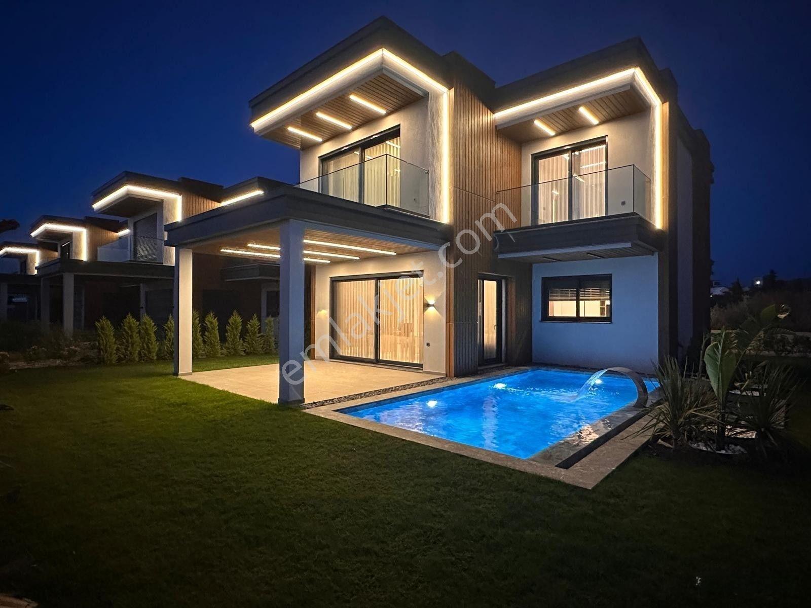 Kuşadası Soğucak Deniz Manzaralı Muhteşem Mimariye Sahip Villa