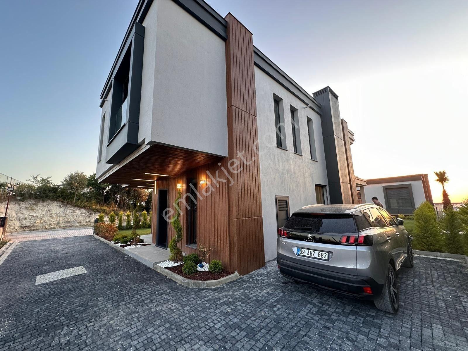 Kuşadası Soğucak Deniz Manzaralı Muhteşem Mimariye Sahip Villa — fotoğraf 3