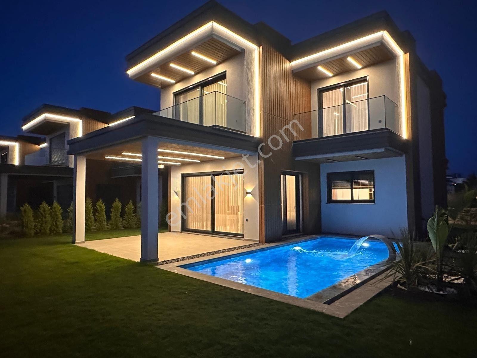 Kuşadası Soğucak Deniz Manzaralı Muhteşem Mimariye Sahip Villa — fotoğraf 6