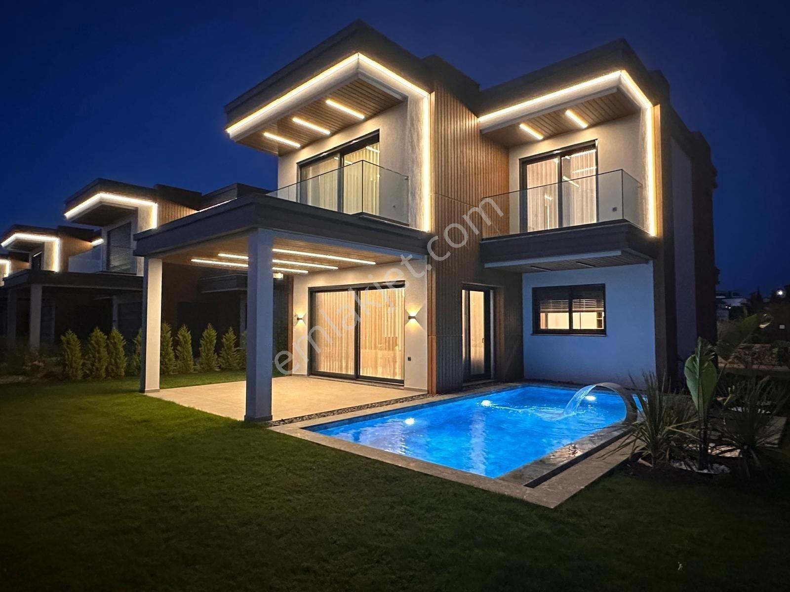 Kuşadası Soğucak Deniz Manzaralı Muhteşem Mimariye Sahip Villa — fotoğraf 8