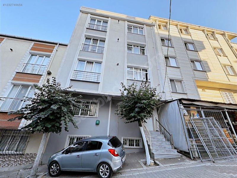 İstanbul'da İskanlı 5 Katlı Komple Satılık Bina