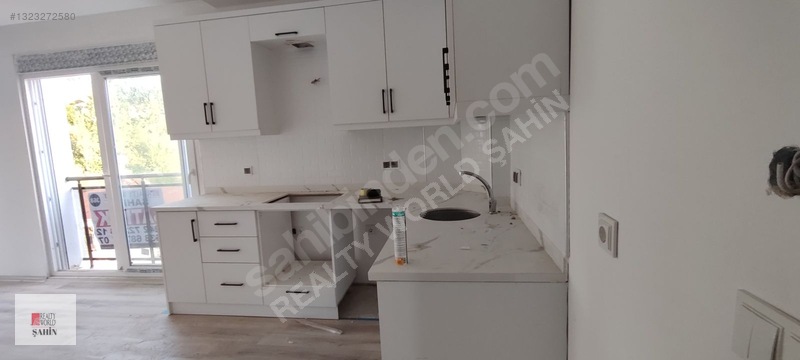 Merkez Mahallesinde Sıfır Lüks Satılık 1+1 Daire — fotoğraf 24