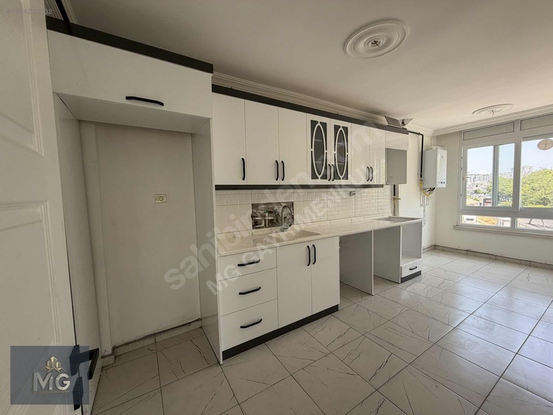 Mg Den Merkezi Konumda Geniş 3+1 Satlık Daire — fotoğraf 12