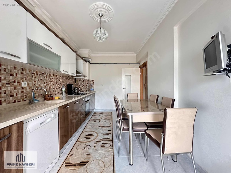 Tramvay Dibinde Ögrenciye Uygun Full Eşyalı 3+1 Kiralık Daire — fotoğraf 3