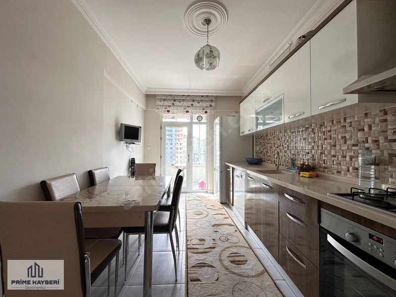 Tramvay Dibinde Ögrenciye Uygun Full Eşyalı 3+1 Kiralık Daire — fotoğraf 5