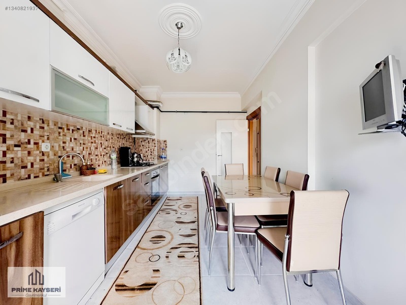 Tramvay Dibinde Ögrenciye Uygun Full Eşyalı 3+1 Kiralık Daire — fotoğraf 9