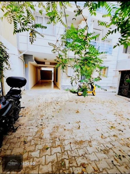 Bornova Merkezde Eşyalı Kiralık 2+1 Daire — fotoğraf 34