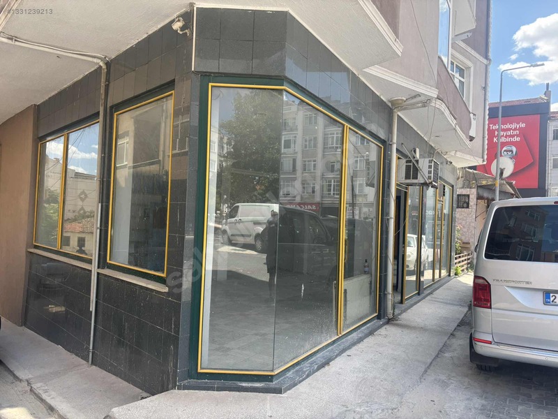Çarşıda Boydan Boya Çepheli Kiralık İşyeri — fotoğraf 3