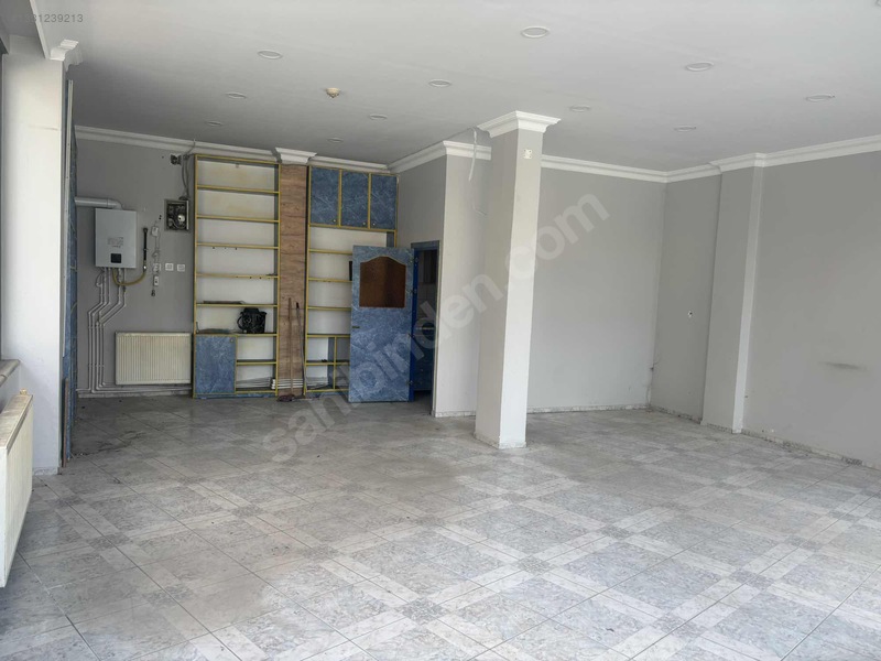 Çarşıda Boydan Boya Çepheli Kiralık İşyeri — fotoğraf 4