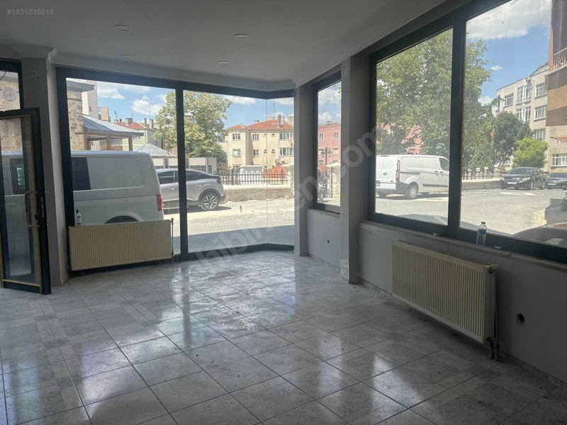 Çarşıda Boydan Boya Çepheli Kiralık İşyeri — fotoğraf 7