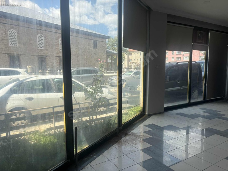 Çarşıda Boydan Boya Çepheli Kiralık İşyeri — fotoğraf 8