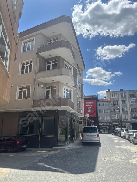 Çarşıda Boydan Boya Çepheli Kiralık İşyeri — fotoğraf 18
