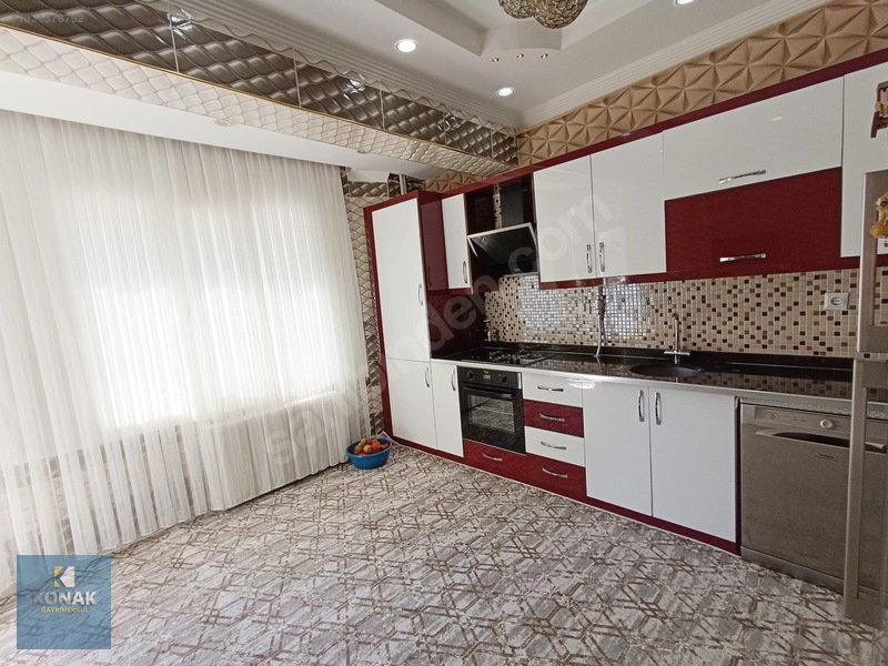 Konak Gayrimenkulden Satlık 4 Katlı Bina Her Katın Ayrı Tapusu — fotoğraf 3
