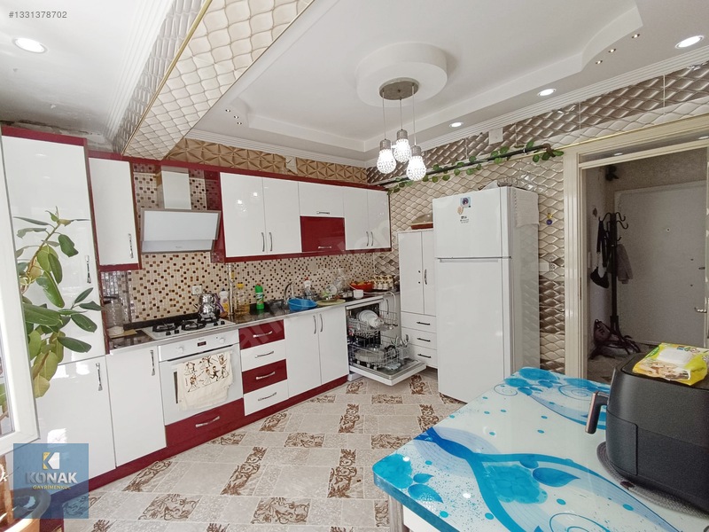 Konak Gayrimenkulden Satlık 4 Katlı Bina Her Katın Ayrı Tapusu — fotoğraf 4