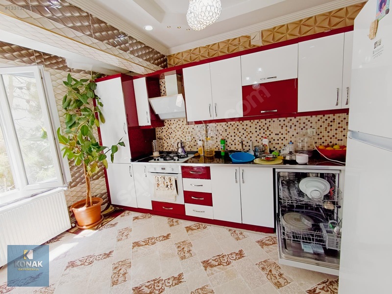 Konak Gayrimenkulden Satlık 4 Katlı Bina Her Katın Ayrı Tapusu — fotoğraf 8
