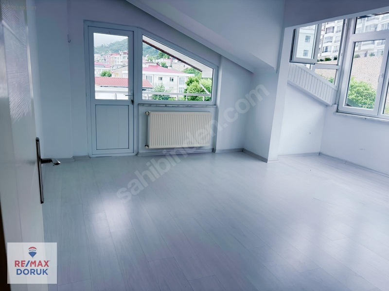Güzelyalıda Deniz Manzaralı Kiralık 3+1 Çatı Katı Daire — fotoğraf 8