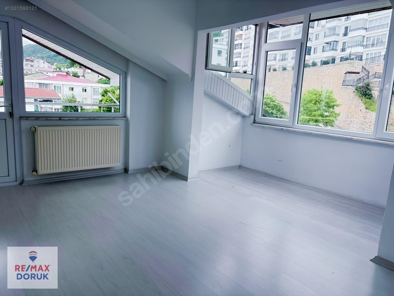Güzelyalıda Deniz Manzaralı Kiralık 3+1 Çatı Katı Daire — fotoğraf 9