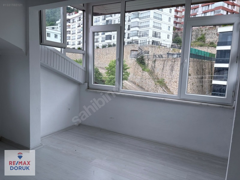 Güzelyalıda Deniz Manzaralı Kiralık 3+1 Çatı Katı Daire — fotoğraf 13