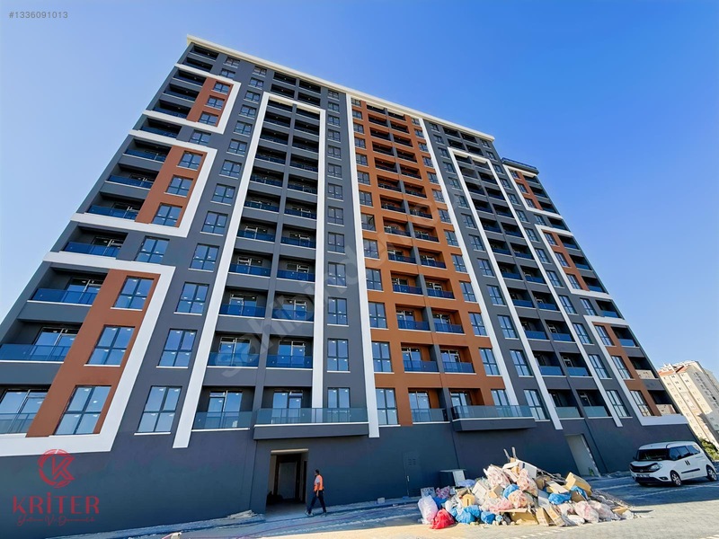Yurtçuda Merkezi Konumda Oturuma Hazır Satılık Köşe 1+1 Daire
