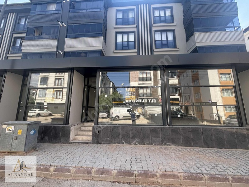 Kuvayi Milliye Caddesinde Satılık Bodrumlu Dükkan — fotoğraf 2