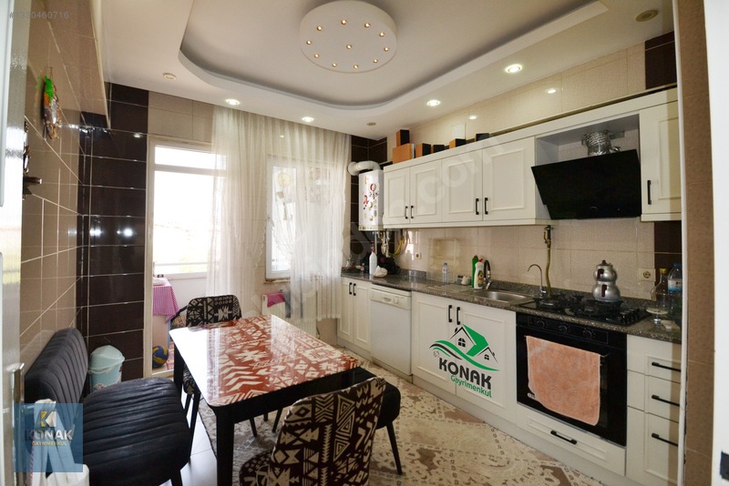 Konak Gayrimenkul'den Merinosda Satılık 3+1 Bakımlı Göbek Daire