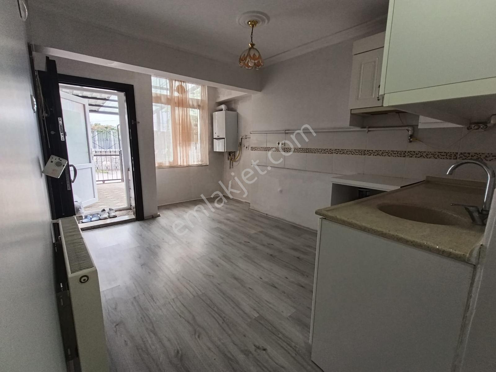 Bahçelievler 2 Katlı Bodrumlu Mustakil Bina Çift Mutfak — fotoğraf 7