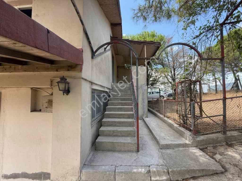 Arnavutköy’de 1050 M² Arsa Üzerinde 5+1 Eşyalı, 4 Cepheli Müstakil Villa | Boş &...