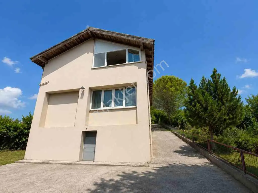 Arnavutköy’de 1050 M² Arsa Üzerinde 5+1 Eşyalı, 4 Cepheli Müstakil Villa | Boş & Tapulu — fotoğraf 2