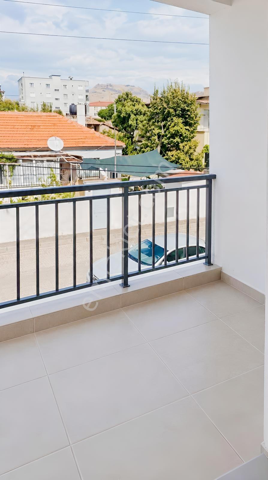 İzmir Bergamada Komisyonsuz Sıfır 1+1 | Balkonlu | Araç Takaslı — fotoğraf 7