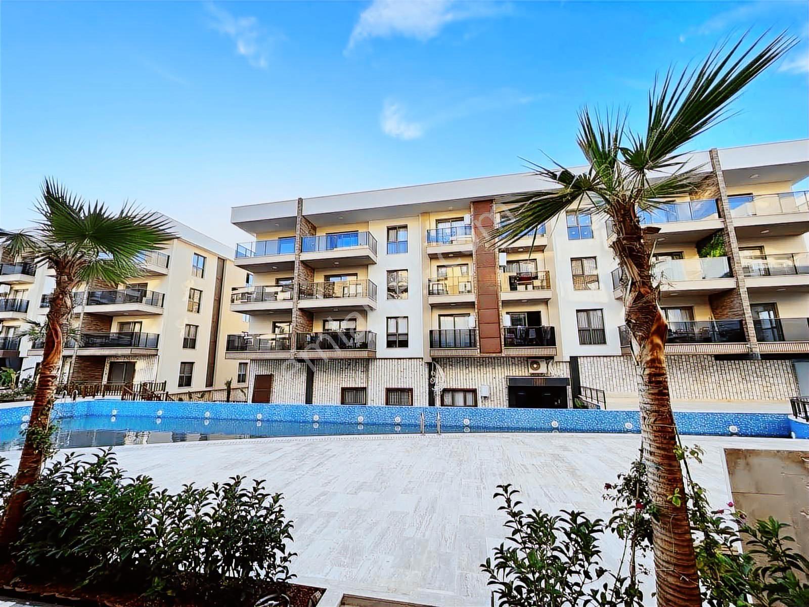 Kuşadasında Lüks Sitede Satılık 2+1 Daire — fotoğraf 2