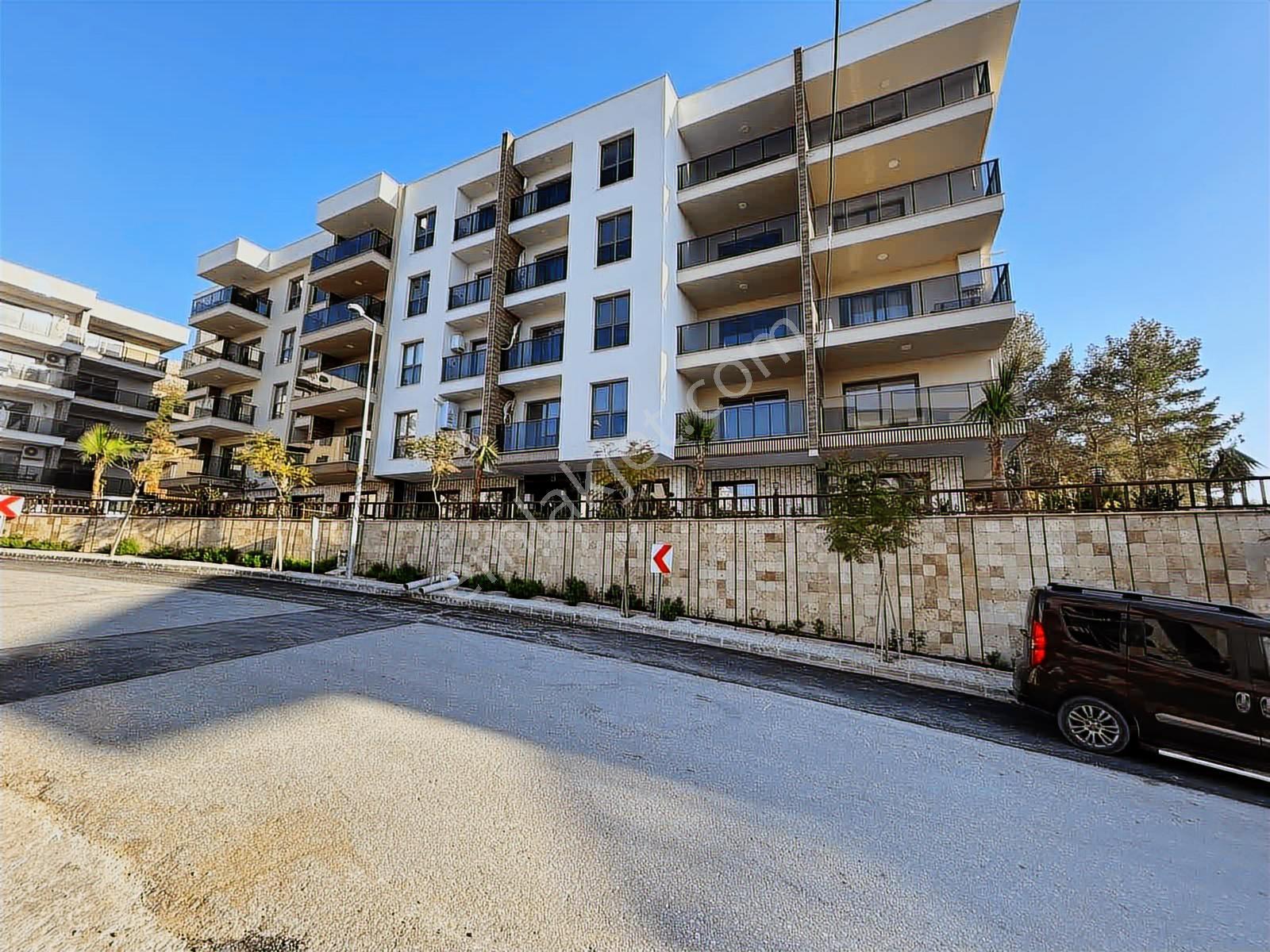 Kuşadasında Lüks Sitede Satılık 2+1 Daire — fotoğraf 3