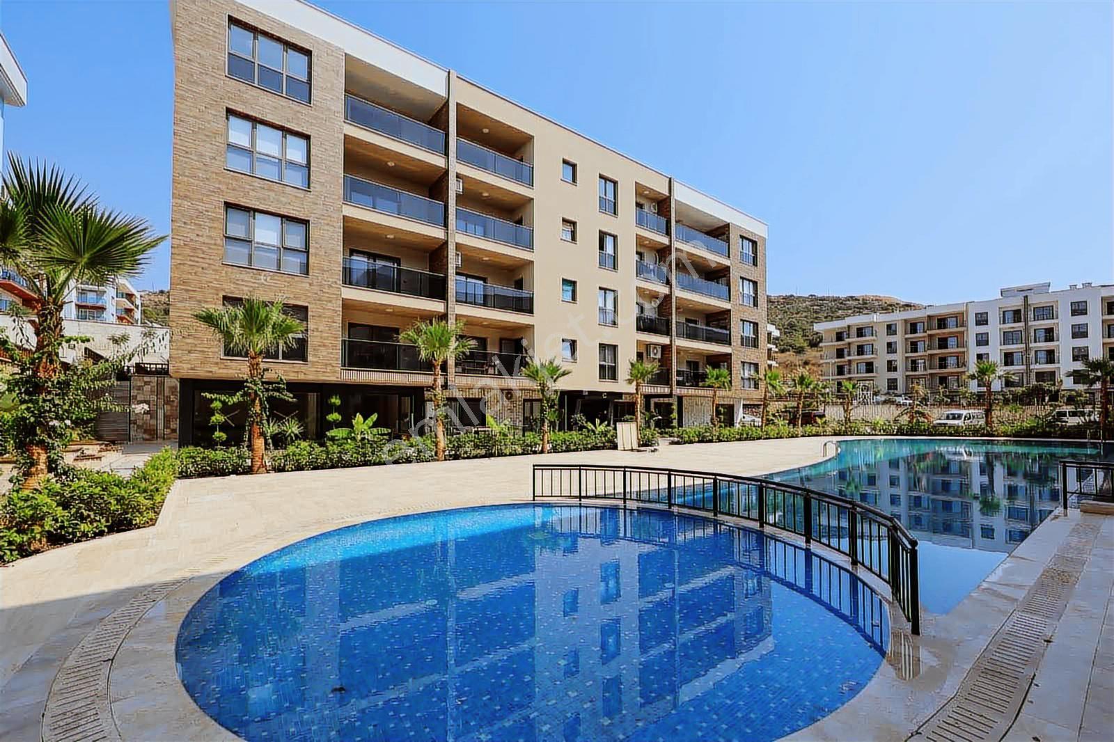 Kuşadasında Lüks Sitede Satılık 2+1 Daire — fotoğraf 4