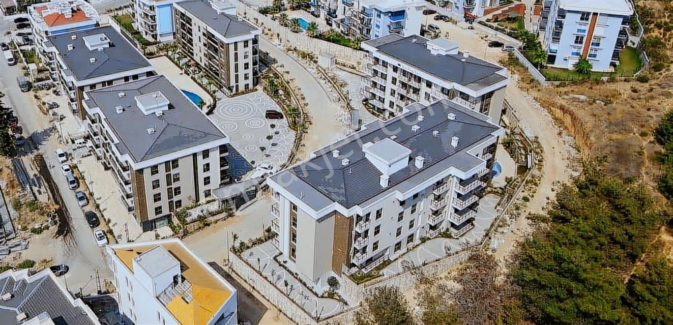Kuşadasında Lüks Sitede Satılık 2+1 Daire — fotoğraf 5