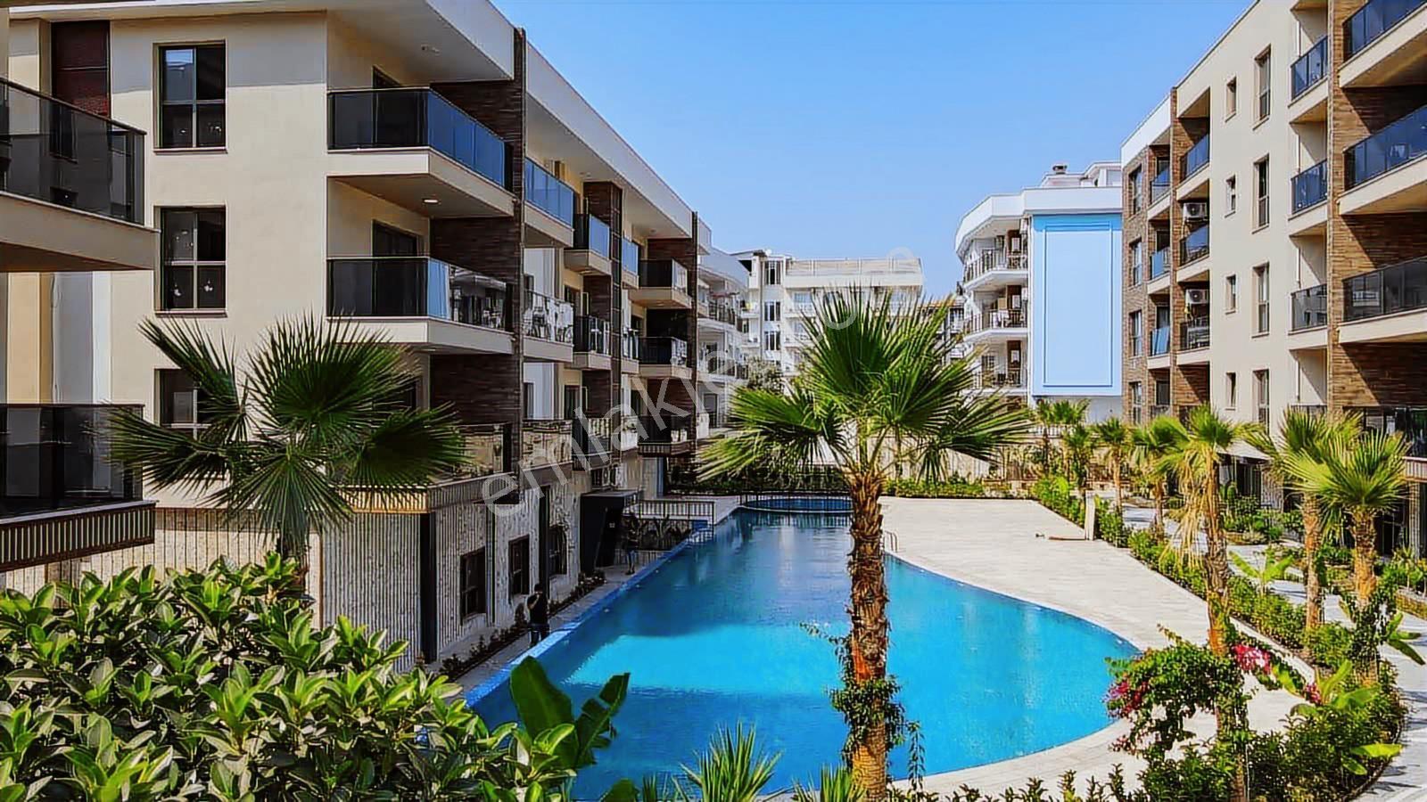Kuşadasında Lüks Sitede Satılık 2+1 Daire — fotoğraf 6