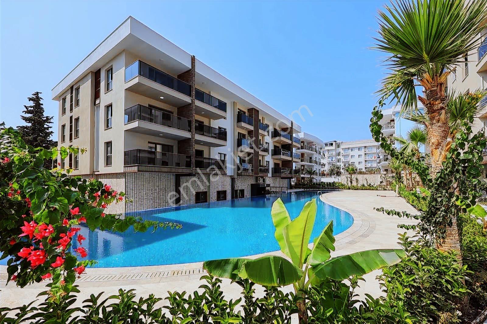 Kuşadasında Lüks Sitede Satılık 2+1 Daire — fotoğraf 7