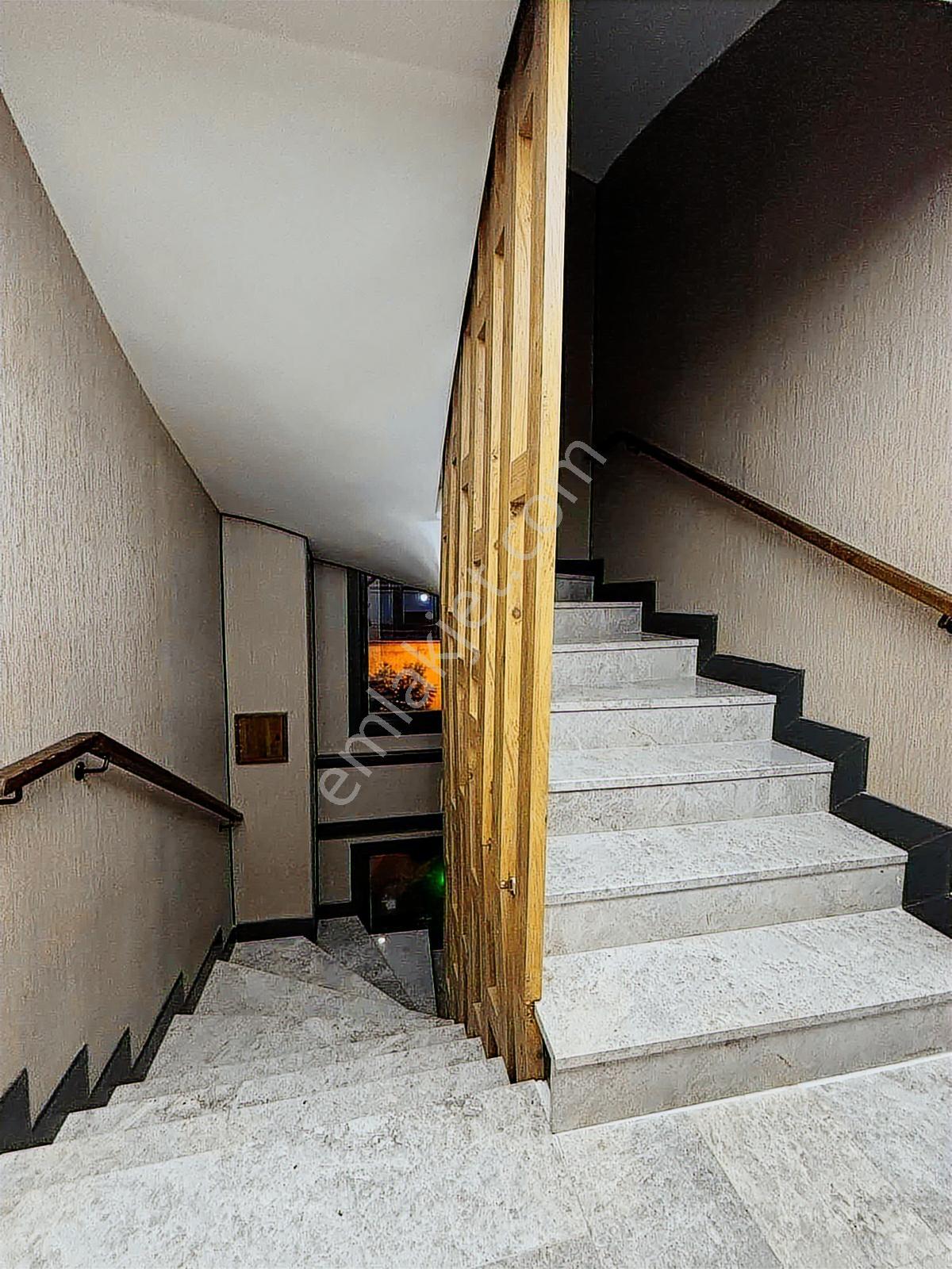 Kuşadasında Lüks Sitede Satılık 2+1 Daire — fotoğraf 12