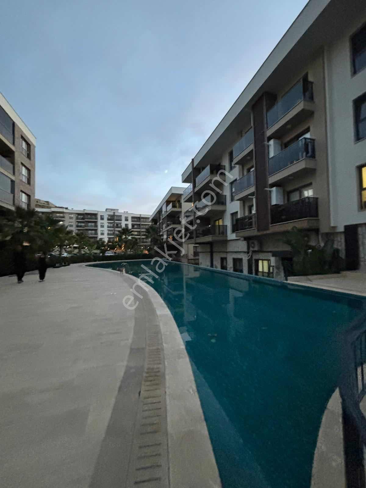 Kuşadasında Lüks Sitede Satılık 2+1 Daire — fotoğraf 13