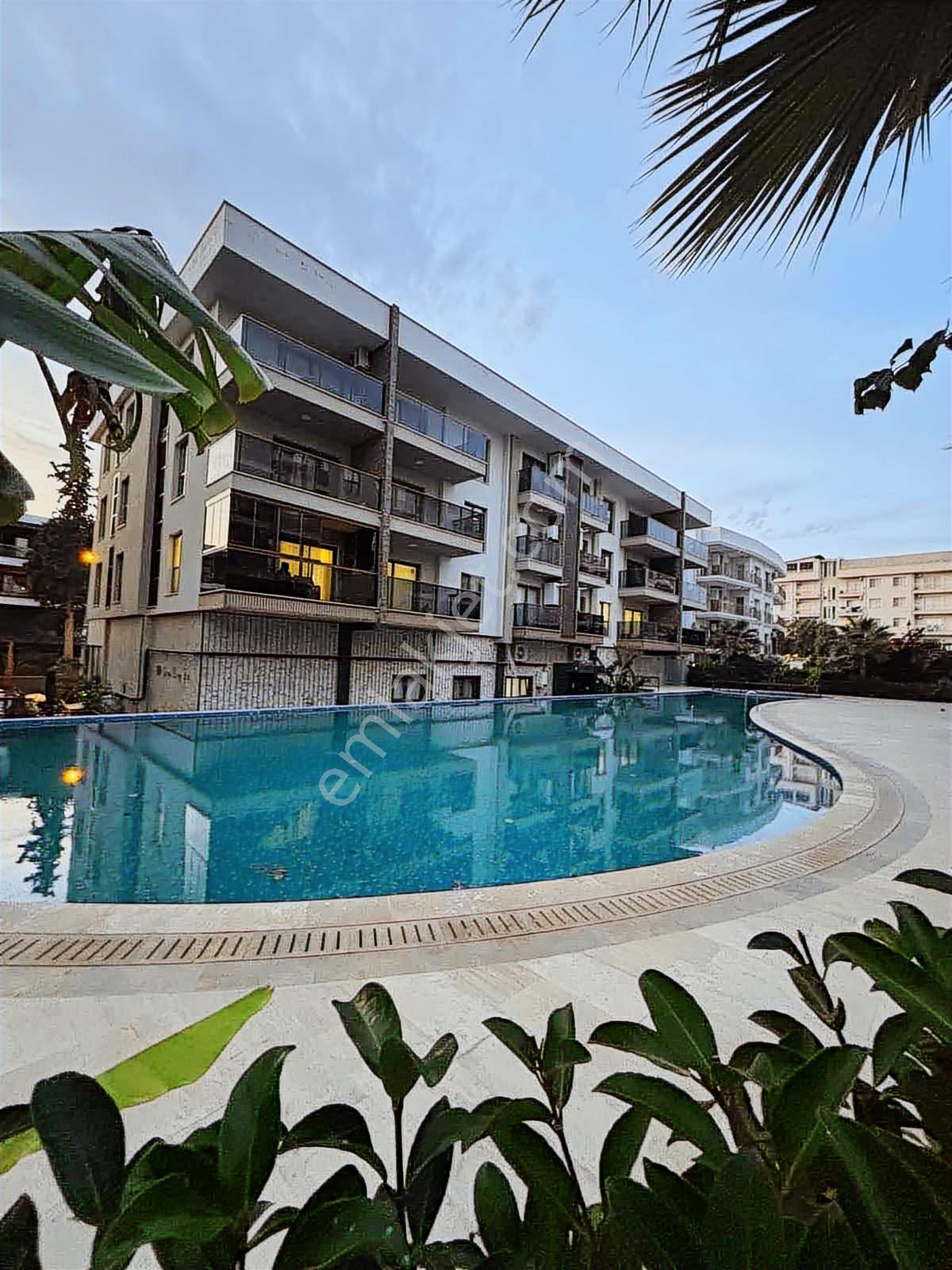 Kuşadasında Lüks Sitede Satılık 2+1 Daire — fotoğraf 15