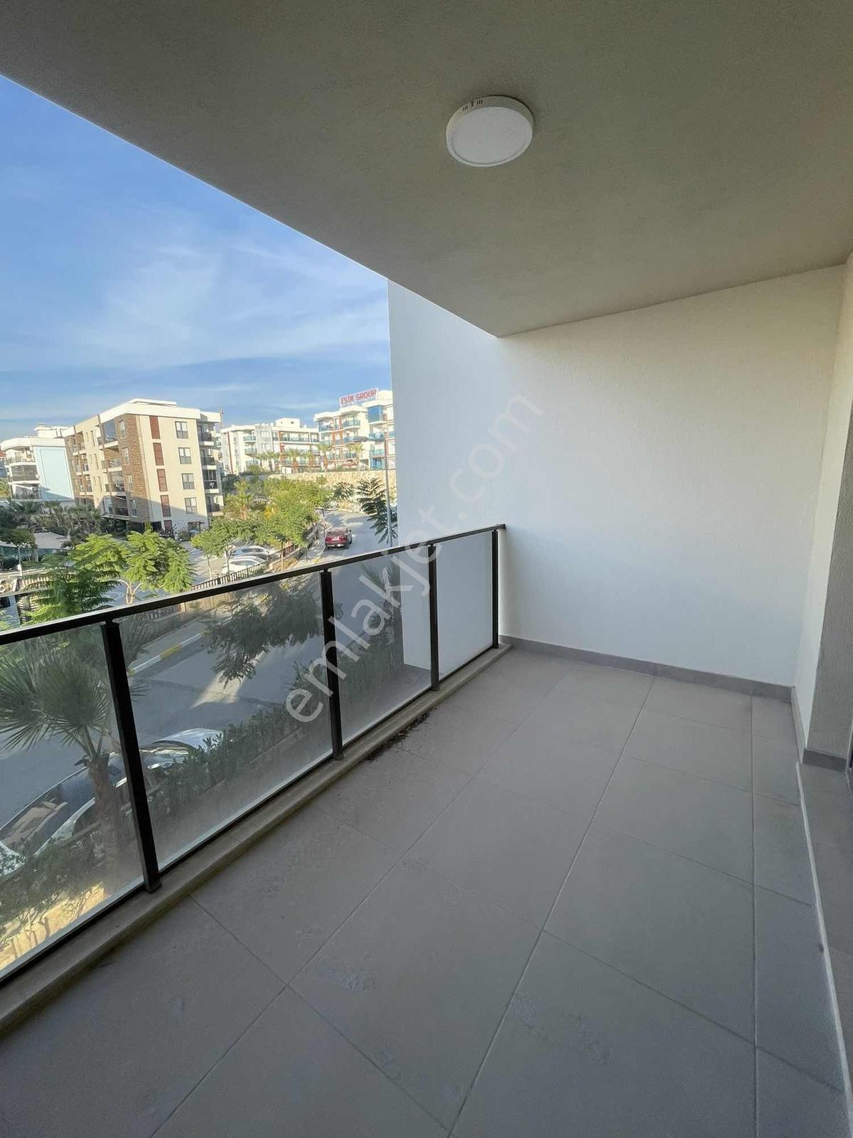 Kuşadasında Lüks Sitede Satılık 2+1 Daire — fotoğraf 21